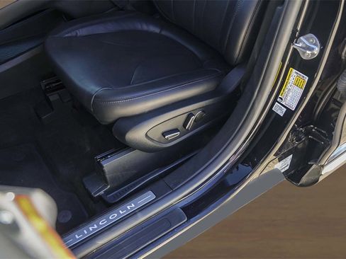 Used 2020 Lincoln Nautilus Reserve w/ Monochromatic Package image 8