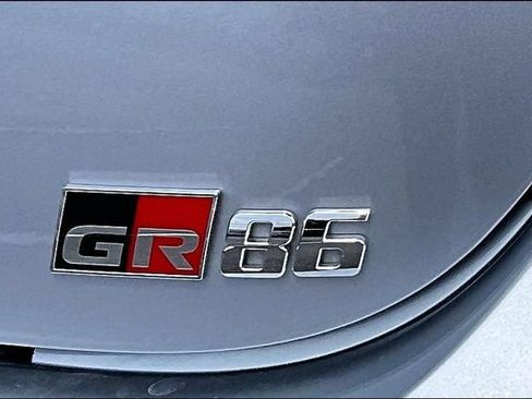 Used 2022 Toyota GR86 Premium w/ ALL Weather Mat Package (TMS) RWD image 27