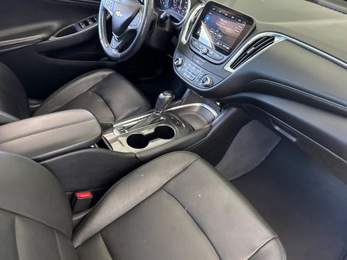 Used 2019 Chevrolet Malibu Hybrid w/ Leather Package FWD image 33