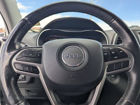 Used 2019 Jeep Cherokee Latitude Plus w/ Cold Weather Group AWD/4WD image 20