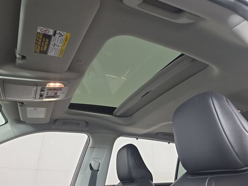 Used 2022 Toyota Highlander XLE AWD/4WD image 26