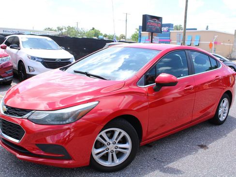 Used 2018 Chevrolet Cruze LT FWD image 1