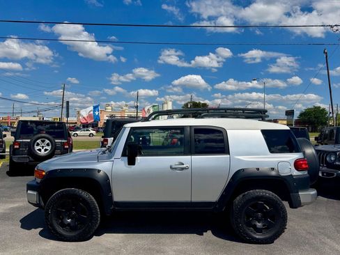 Used 2007 Toyota FJ Cruiser 4WD image 2