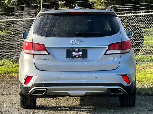 Used 2017 Hyundai Santa Fe Limited image 7