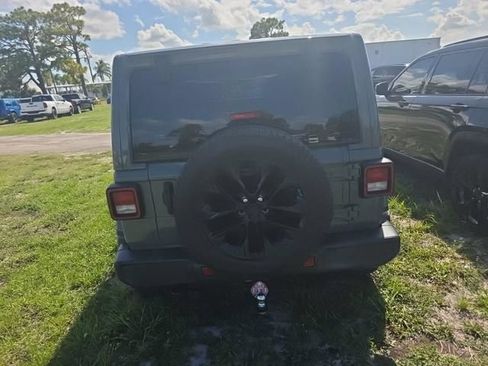 Used 2022 Jeep Wrangler Unlimited Sahara AWD/4WD image 14