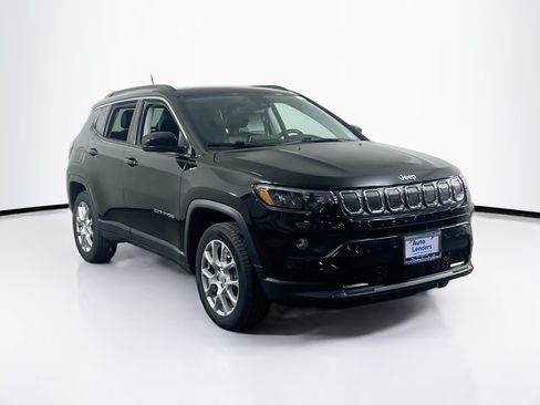 Used 2022 Jeep Compass Latitude w/ Sun and Sound Group AWD/4WD image 3