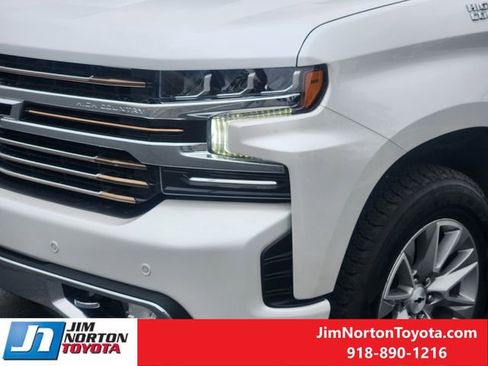 Used 2021 Chevrolet Silverado 1500 High Country w/ Technology Package AWD/4WD image 11