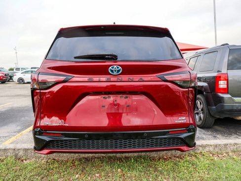 Used 2022 Toyota Sienna XSE w/ XSE Plus Package AWD/4WD image 9