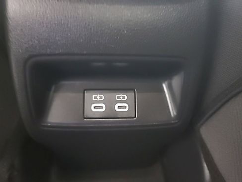 Used 2025 Toyota Corolla LE image 22