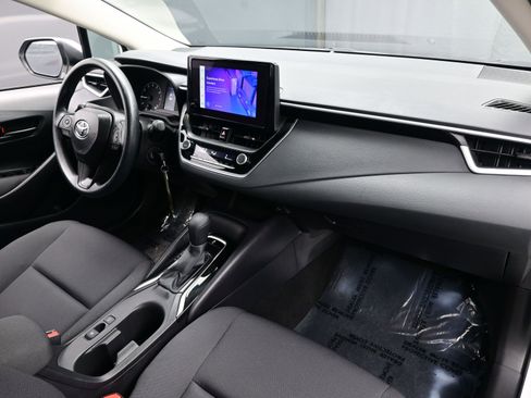 Used 2025 Toyota Corolla LE image 14