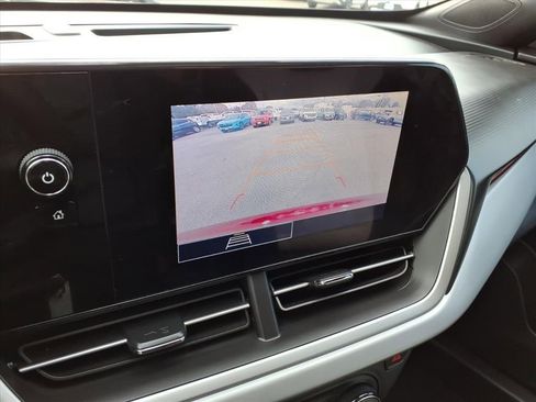 Used 2024 Chevrolet Trax RS w/ Sunroof Package image 24