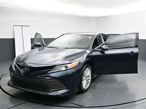 Used 2018 Toyota Camry L image 34
