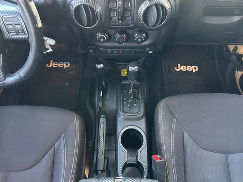 Used 2014 Jeep Wrangler Unlimited Sahara image 11