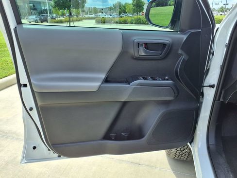 Used 2021 Toyota Tacoma SR w/ SR Convenience Package RWD image 12
