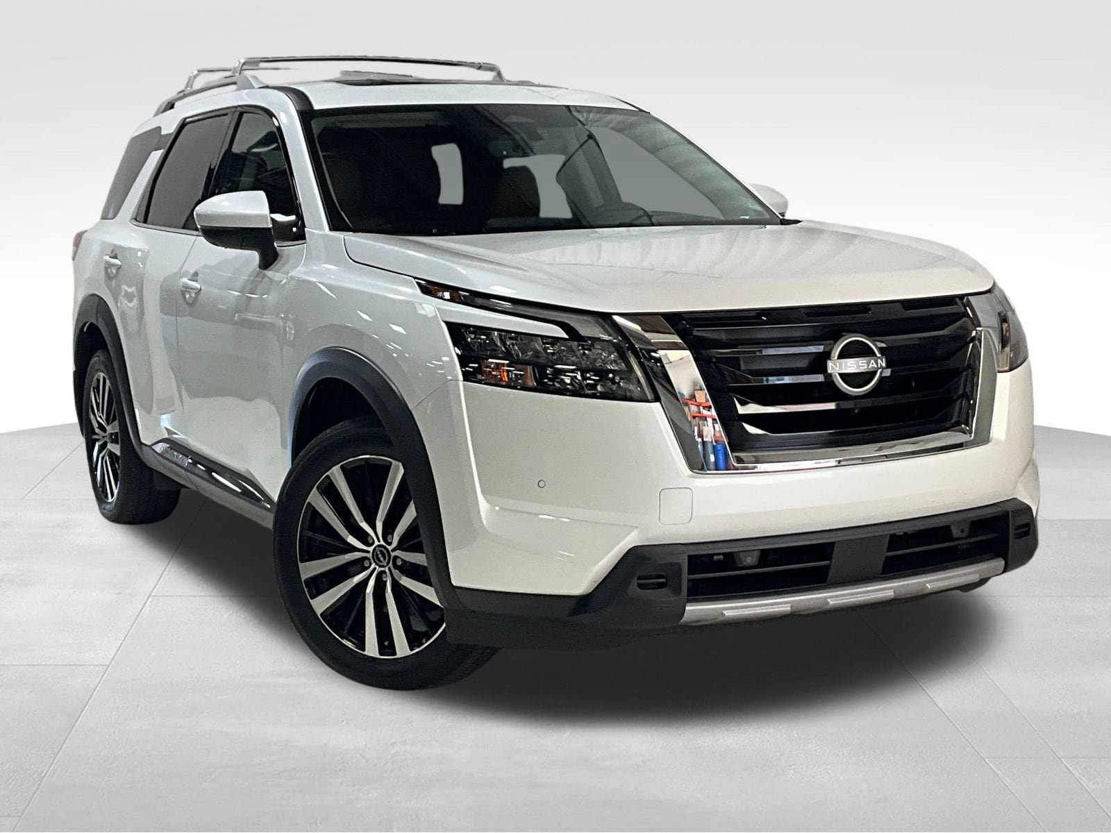Used 2025 Nissan Pathfinder Platinum w/ Cargo Package AWD/4WD image 1