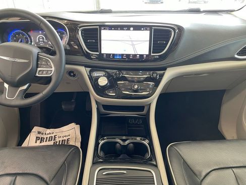 Used 2023 Chrysler Pacifica Limited image 12