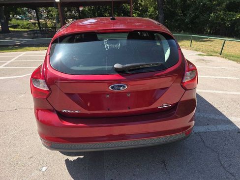 Used 2013 Ford Focus SE w/ SE Winter Pkg FWD image 5