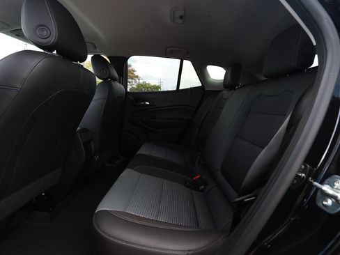 Used 2025 Chevrolet Trax LT w/ LT Convenience Package FWD image 22