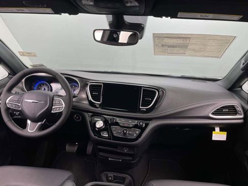 New 2026 Chrysler Pacifica Select image 22