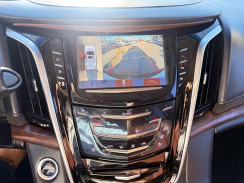 Used 2019 Cadillac Escalade Premium Luxury image 30