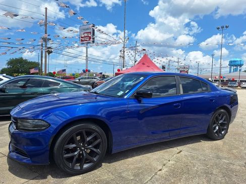 Used 2019 Dodge Charger SXT w/ Blacktop Package RWD image 1