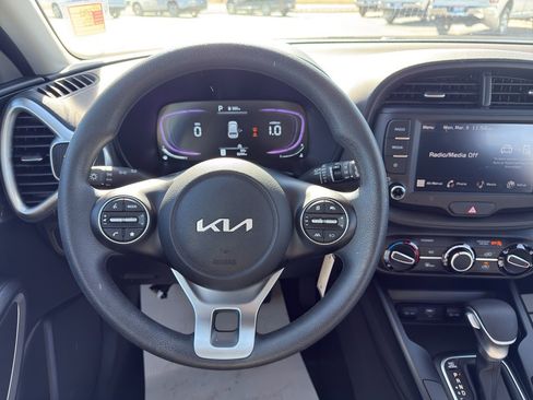 Used 2025 Kia Soul LX image 14