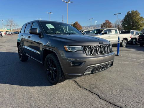 Used 2021 Jeep Grand Cherokee Laredo X image 11