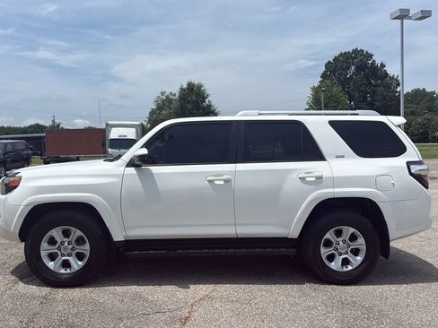 Used 2018 Toyota 4Runner SR5 RWD image 2