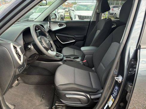 Used 2025 Kia Soul LX w/ LX Technology Package FWD image 20
