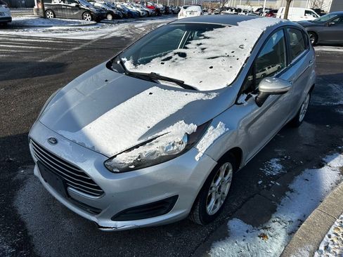 Used 2015 Ford Fiesta SE image 2