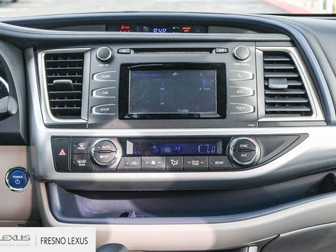 Used 2019 Toyota Highlander LE image 17