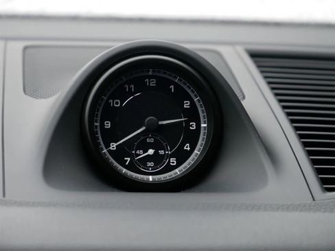 Used 2025 Porsche Macan image 11