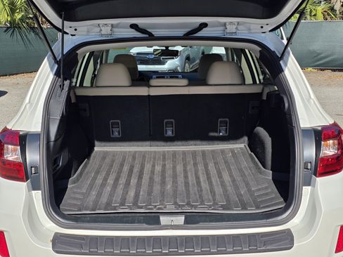 Used 2017 Subaru Outback 2.5i Limited image 9