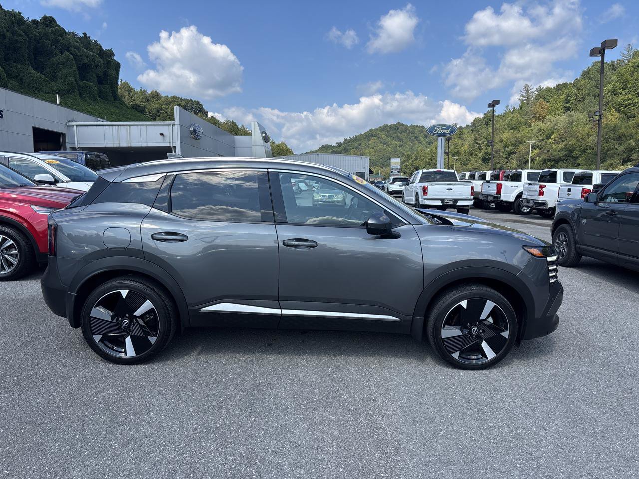 Used 2025 Nissan Kicks SR w/ SR Premium Package AWD/4WD image 5