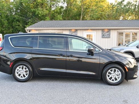 Used 2021 Chrysler Voyager LX FWD image 12