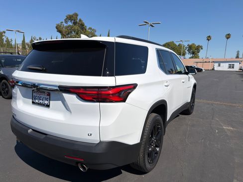 Used 2023 Chevrolet Traverse LT image 9