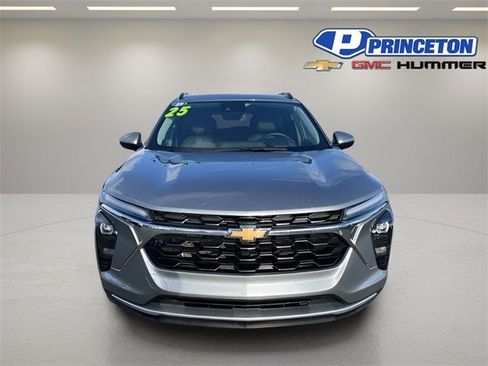 Certified 2025 Chevrolet Trax LT w/ LT Convenience Package image 2