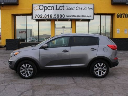 Used 2015 Kia Sportage LX FWD image 2