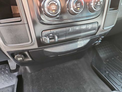 Used 2016 RAM 3500 Tradesman w/ Chrome Appearance Group RWD image 28