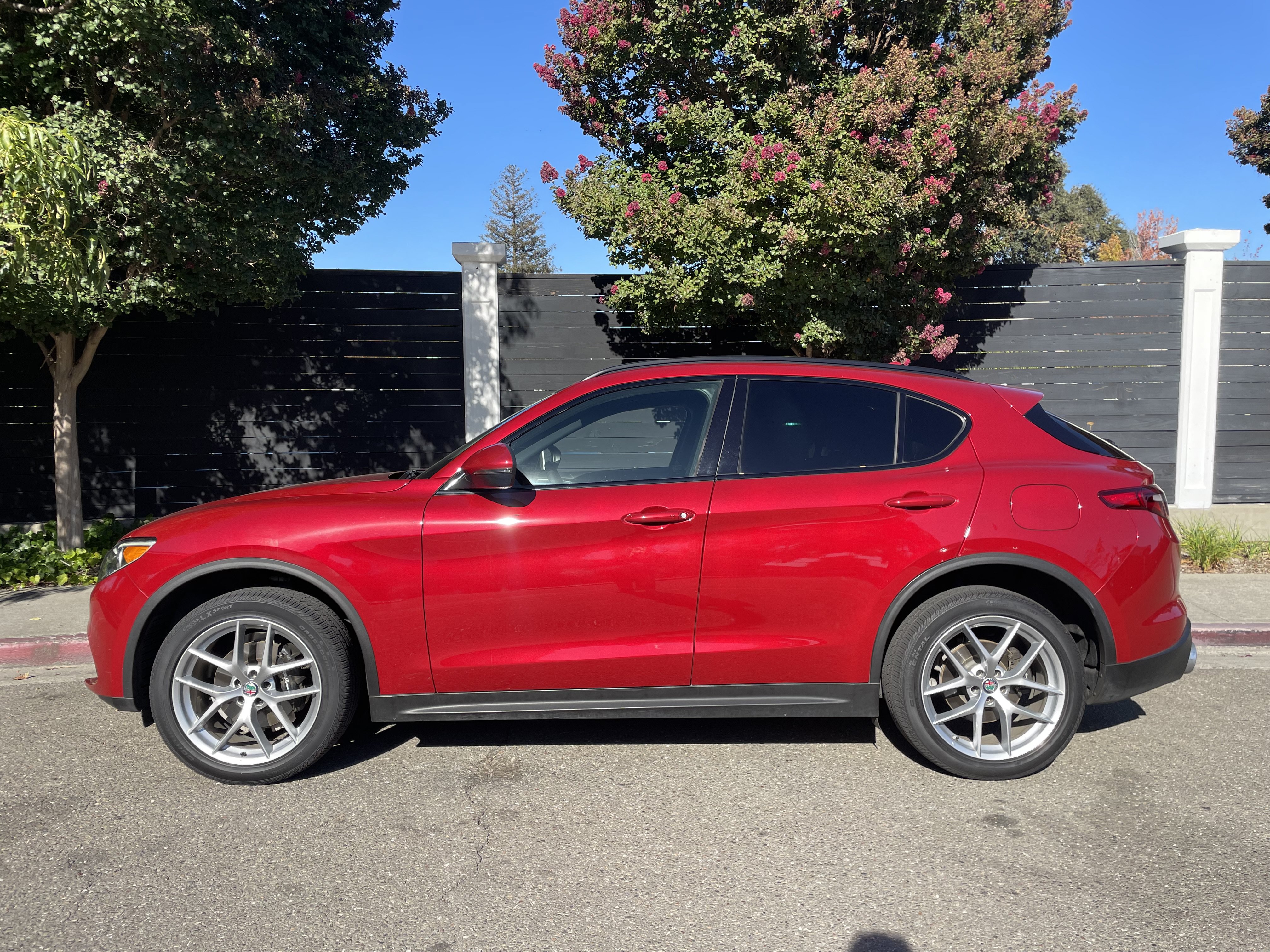 Used 2018 Alfa Romeo Stelvio Ti Sport AWD/4WD image 2
