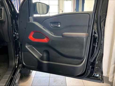 Certified 2022 Nissan Frontier PRO-4X w/ Technology Package AWD/4WD image 12