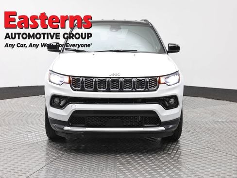 Used 2025 Jeep Compass Limited AWD/4WD image 2