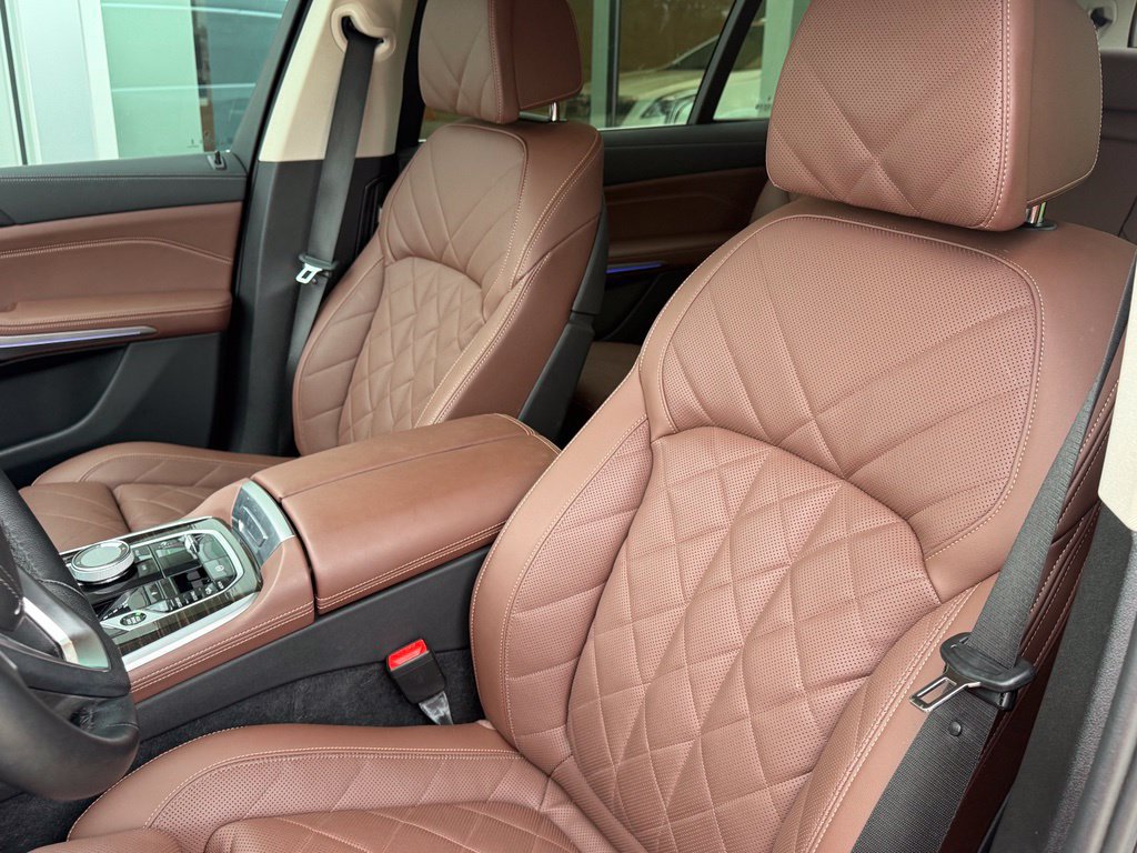 Used 2025 BMW X7 xDrive40i w/ Premium Package AWD/4WD image 11