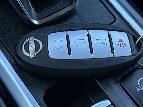 Certified 2022 Nissan Pathfinder SV image 27