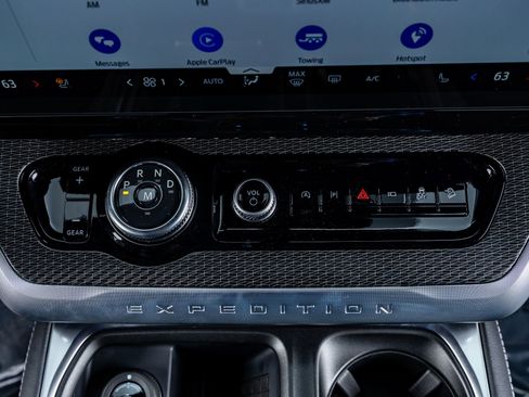 Used 2025 Ford Expedition Platinum w/ Stealth Performance Package image 25