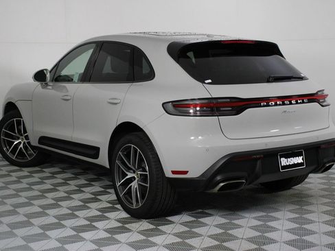 Certified 2025 Porsche Macan image 3