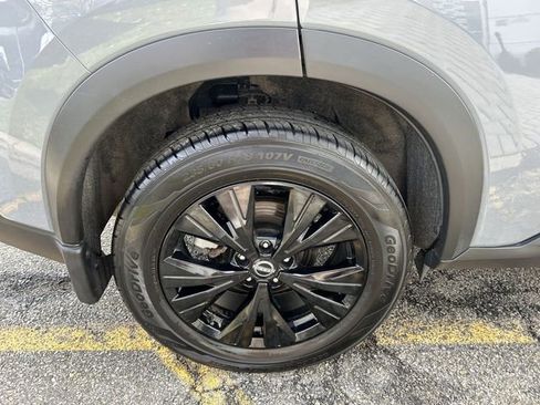 Used 2023 Nissan Rogue SV w/ SV Premium Package image 12