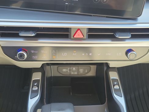 Certified 2025 Kia Sorento S w/ Panoramic Sunroof Package FWD image 33