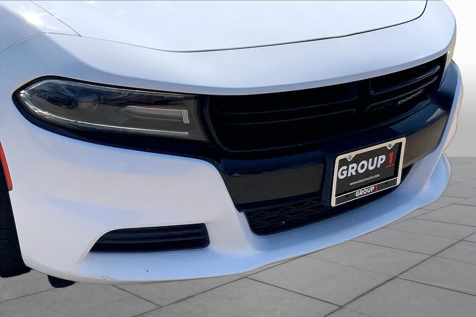 Used 2020 Dodge Charger SXT w/ Blacktop Package RWD image 29