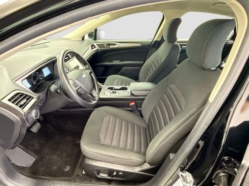 Used 2018 Ford Fusion SE w/ Fusion SE Technology Package image 17